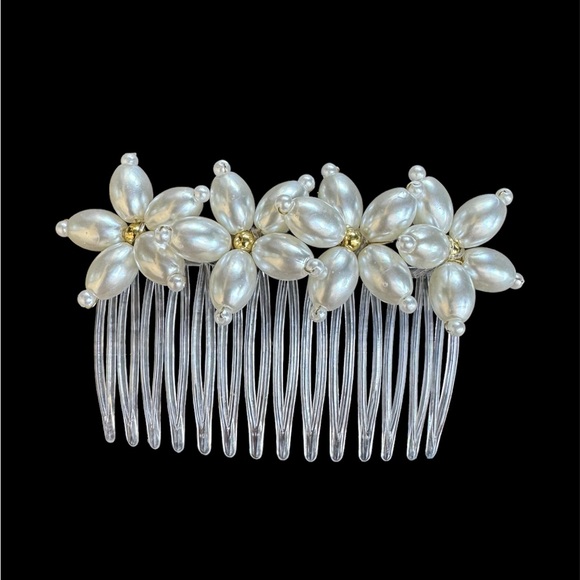 Set of 2 New Handmade Bridal flower girl hair Combs - Picture 3 of 3